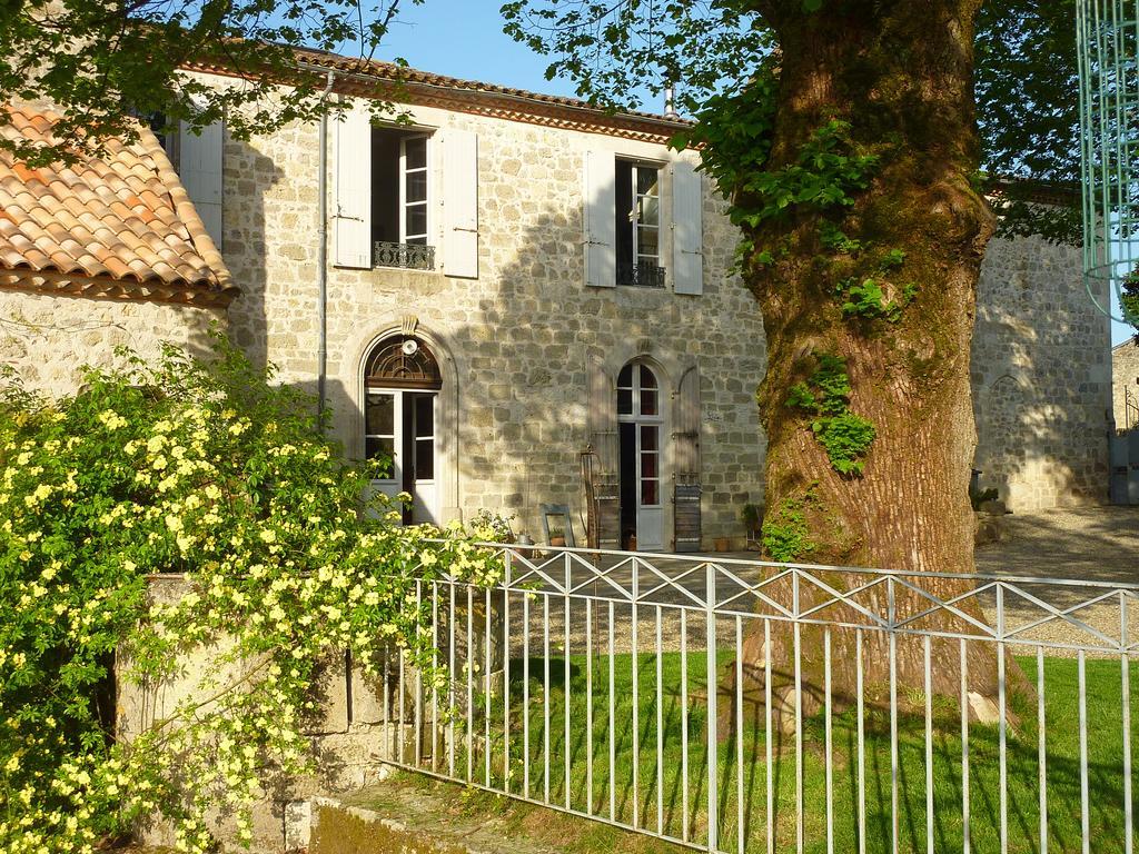 Au Bonheur D'Alphonse Bed & Breakfast Lusignan-Petit Exterior photo