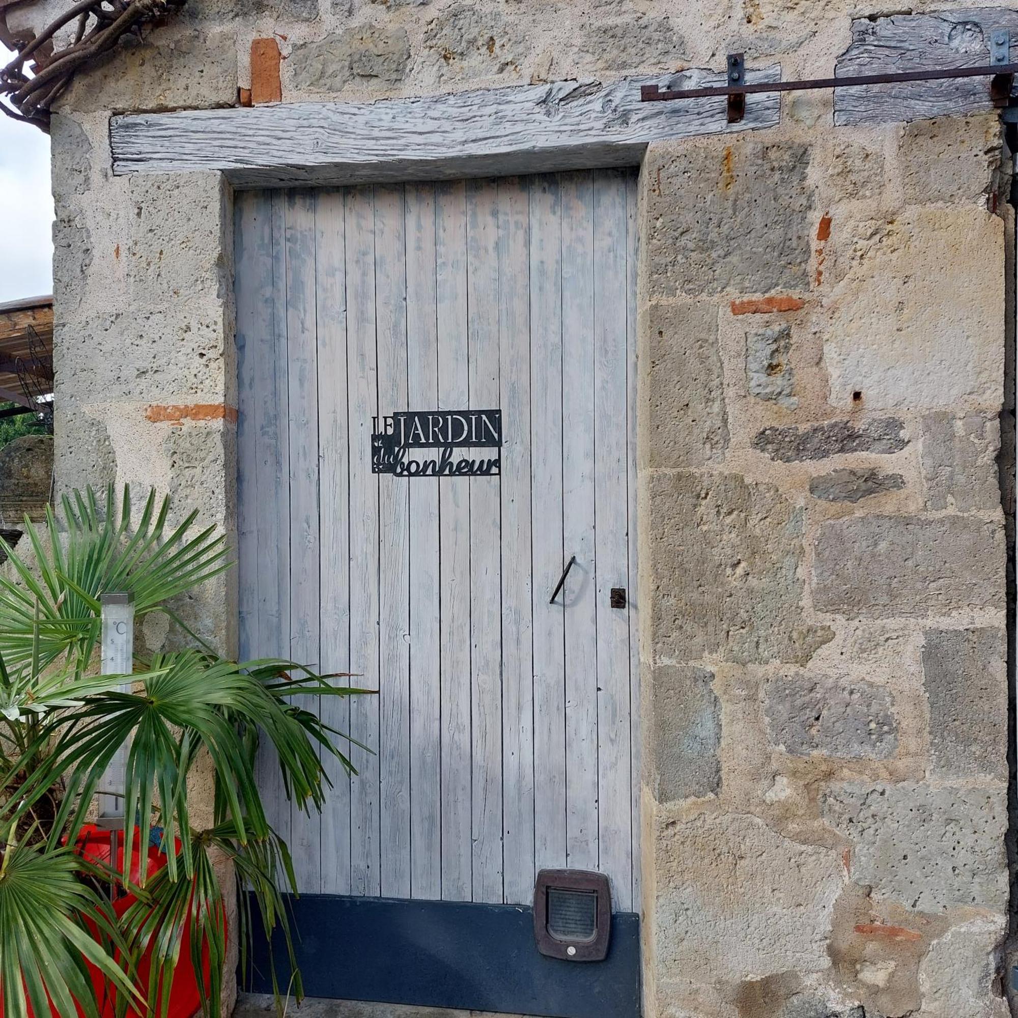 Au Bonheur D'Alphonse Bed & Breakfast Lusignan-Petit Exterior photo